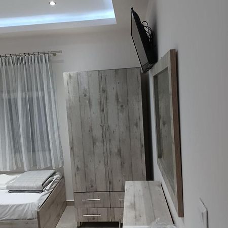 Ladenis Studios Nea Plagia Buitenkant foto